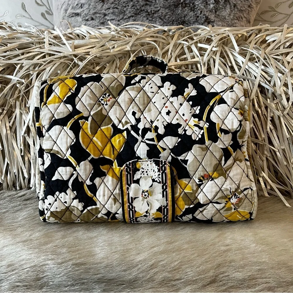 VERA BRADLEY Dogwood 2012 Baby Changing Pad Clutch Black Yellow White Floral